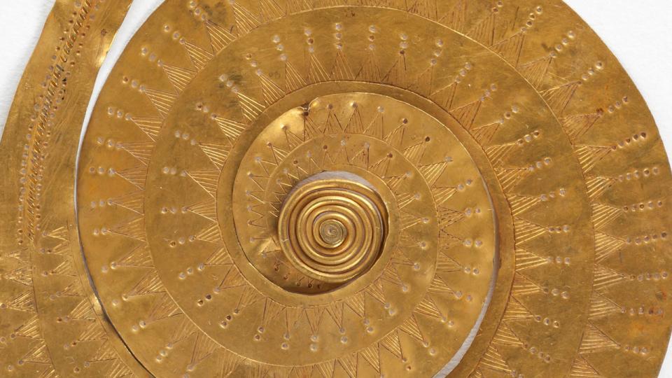 Détail du Trésor de Sarasău-Sarasău Région de Maramureș, Age du Bronze-Or - Propriétaire :  Musée national d'Histoire de Roumanie