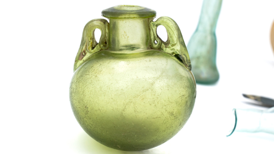 Objet du mois de septembre 2025 - Lacrymoire - Senteurs et cosmétiques de l’Antiquité - Grand Curtius - Musée de Liège
