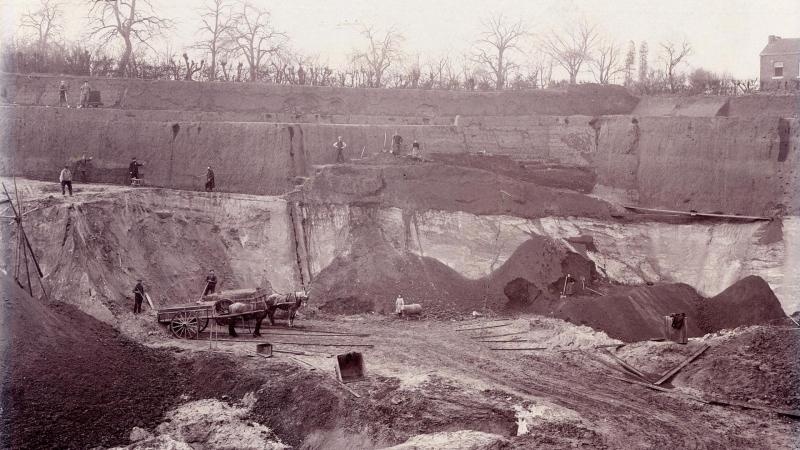 Carrière de sable de la société Vve. Dupont & Ghaye (Archives photographiques de l’Institut archéologique liégeois).